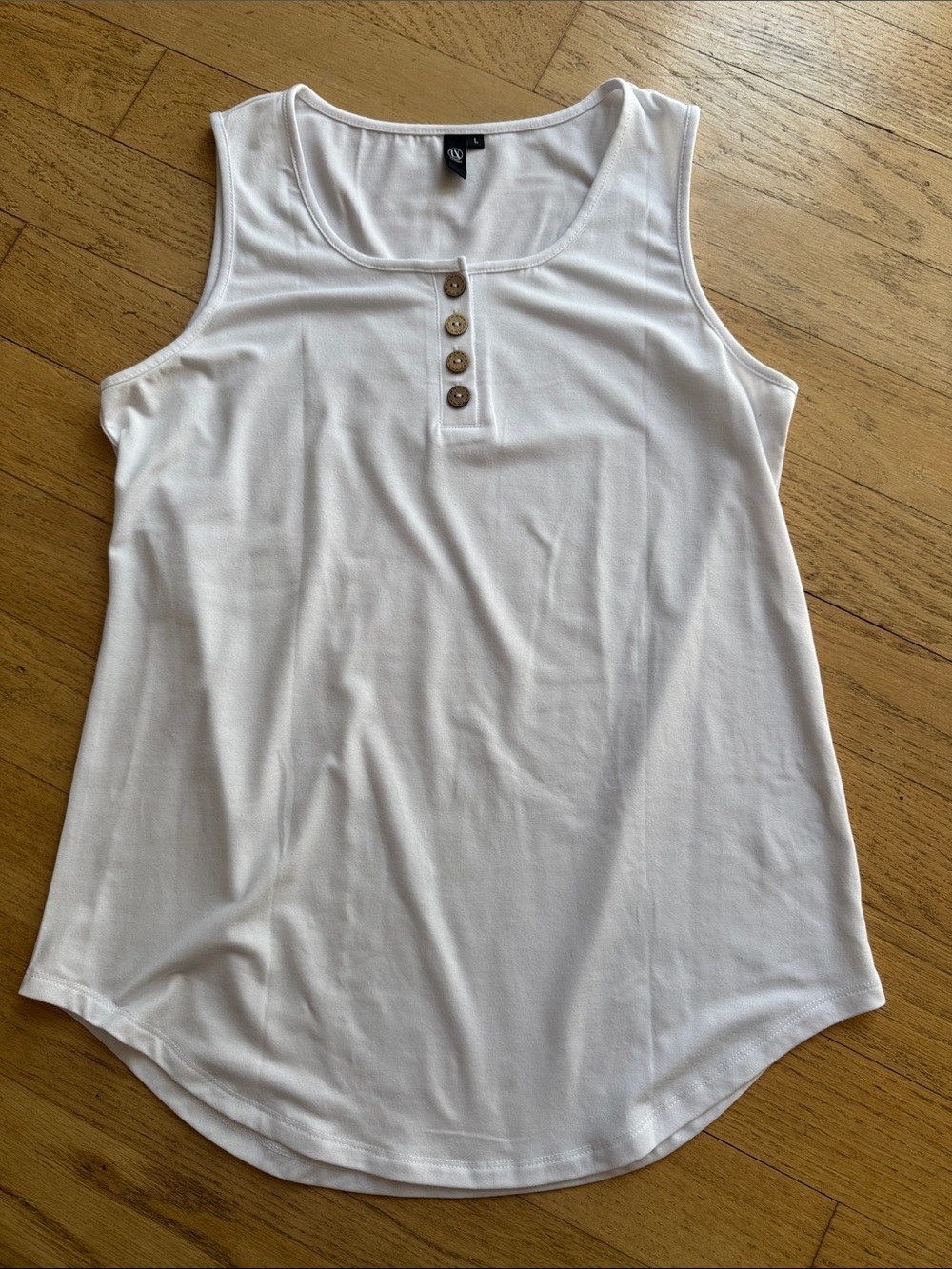 Women’s White Button-Front Tank Top, size large. - Picture 2 of 9